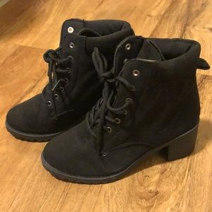 Super cute black boots vegan suede